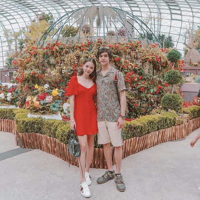 Alyssa Daguise terlihat tampil seksi mengenakan mini dress saat jalan bareng pacar, Al Ghazali