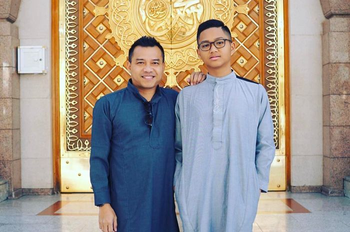Azriel sudah lebih tinggi dari Anang