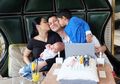Titi Kamal Unggah Foto Berlibur dengan Si Kecil, Pantas Menyandang Gelar Supermom!