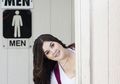 Kenali Gejala Phobia Toilet Umum, Bisa Jadi Moms Mengalaminya!