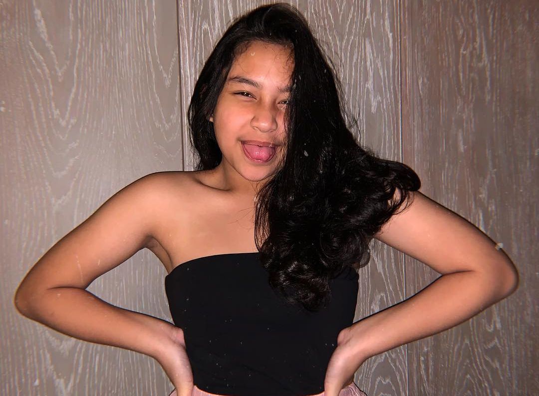 Wajahnya Dianggap Bak Pinang Dibelah Dua Dengan Almarhum Adi Firansyah Jawaban Bijak Khirani Putri Mayangsari Tuai Pujian Semua Halaman Pop Grid Id