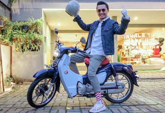 Ananda <a href='https://pontianak.tribunnews.com/tag/omesh' title='Omesh'>Omesh</a> dengan motor barunya