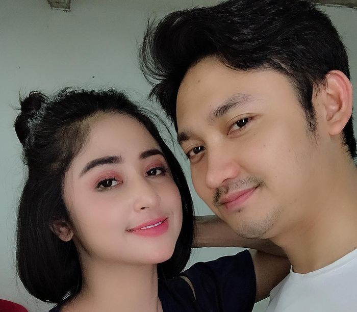 Dewi Perssik dan Angga Wijaya
