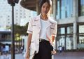7 Padu-padan Wide Leg Pants yang Nyaman dan Stylish Buat Magang