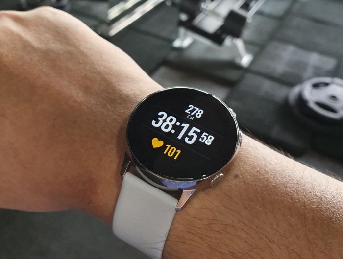 Olahraga Angkat Beban Menggunakan Samsung Watch Active
