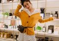 Inspirasi Gaya Stylish Febby Rastanty dengan Outfit Motif Stripe Tanpa Terlihat Monoton