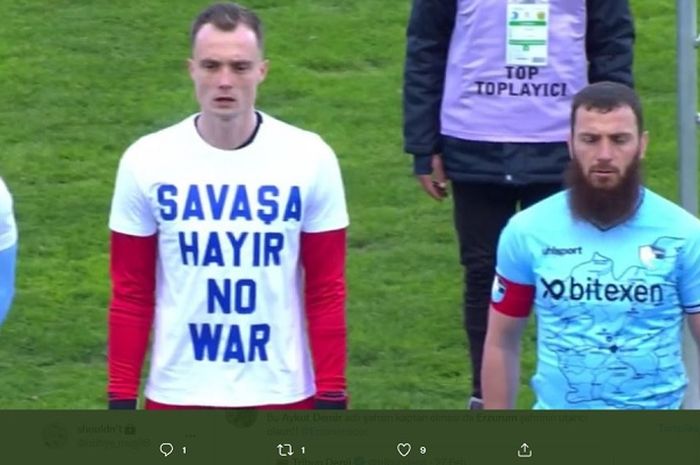 Aykut Demir tak kenakan kaus solidaritas Ukraina, kritik FIFA dan UEFA.
