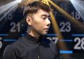 Biasa Berpenampilan Gelap, Tengok Gaya Roy Kiyoshi dalam Balutan Beskap
