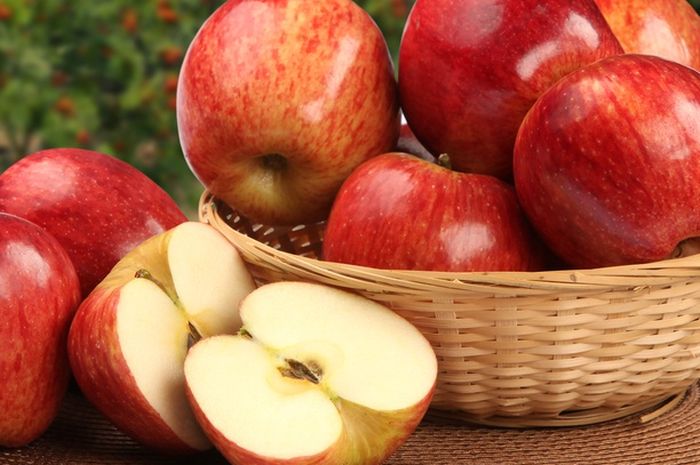 Selama ini dianggap sepele, padahal biji apel mengandung racun sianida yang sangat berbahaya buat tubuh.