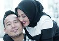 Denny Cagur Memasak untuk Sang Istri, Keahliannya Didapat Karena Ini
