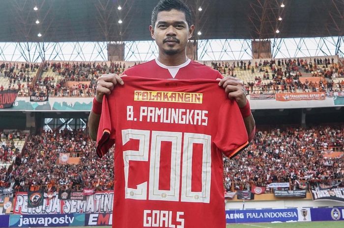Bambang Pamungkas telah mencetak 200 gol untuk Persija Jakarta setelah membobol gawang Borneo FC, Sabtu (29/6/2019).
