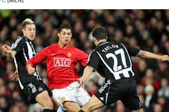 Aksi Cristiano Ronaldo saat melawan Newcastle United pada 2008.
