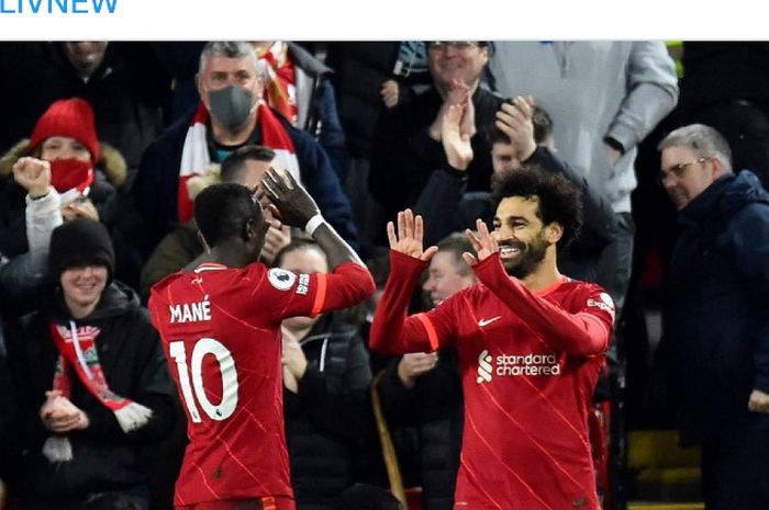 Selebrasi dua pemain Liverpool, Sadio Mane dan Mohamed Salah, saat melawan Newcastle United di Anfield, Kamis (16/12/2021) waktu setempat atau Jumat dini hari WIB.