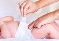 Berita Kesehatan Terbaru: Kenali Normal Tidaknya Warna dan Bentuk Feses Bayi