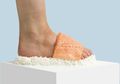 Unik! Cowok Ini Ciptakan Alas Kaki Berbahan dari Benda di Sekitar