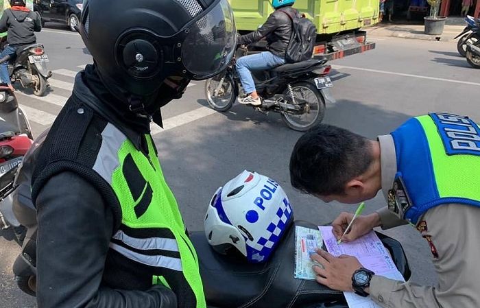 Sering Dipakai Dan Disalahgunakan Pemilik Kendaraan Pribadi Berapa Sih Harga Sirine Dan Rotator Semua Halaman Motorplus