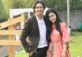 Kompaknya OOTD Couple Ala Caesar Hito dan Felicya Angelista. Bikin Iri!