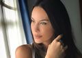 Dari Mirip Gal Gadot Hingga Paha Bergelambir, Foto Sophia Latjuba Ini Sukses Tarik Perhatian Warganet!