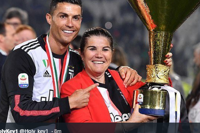 Megabintang Juventus, Cristiano Ronaldo dan Ibundanya, Maria Dolores dos Santos Aveiro.