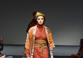 Bangga! Lurik Juga Ikut Go Internasional setelah Batik, Intip 5 Inspirasi Gayanya yang Berkelas