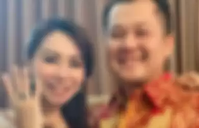 Femmy Permatasari dan calon suaminya