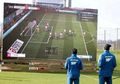 Pasang Layar Raksasa Di Lapangan Buat Latihan, Pemain Hoffenheim Ini Malah Main FIFA