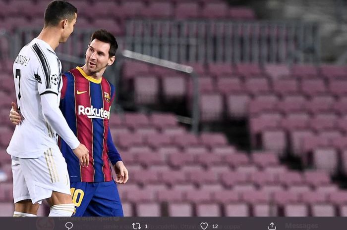 Cristiano Ronaldo dan Lionel Messi berbincang dalam laga Barcelona vs Juventus di Liga Champions, 8 Desember 2020.
