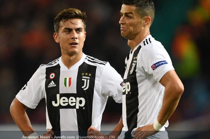Ekspresi dua bintang Juventus, Paulo Dybala (kiri) dan Cristiano Ronaldo (kanan).
