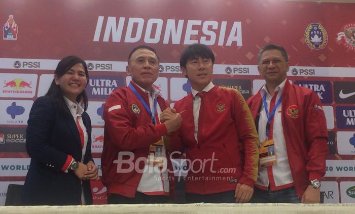 PSSI perkenalkan Pelatih timnas Indonesia, Shin Tae-yong, di Stadion Pakansari