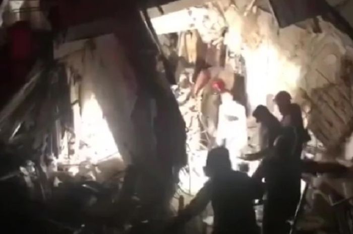 Momen dramatis penyelematan Christian Atsu dari reruntuhan apartemen tempat tinggalnya usai Turki diguncang gempar 7,9 magnitudo.