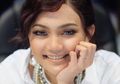 Setelah Pamer Cincin Tunangan, Rina Nose Angkat Bicara Tentang Bulan Lamaran