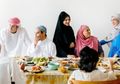 3 Tips Makan Aman dan Sehat saat Lebaran, Dijamin Nggak Bikin Badan Melar!