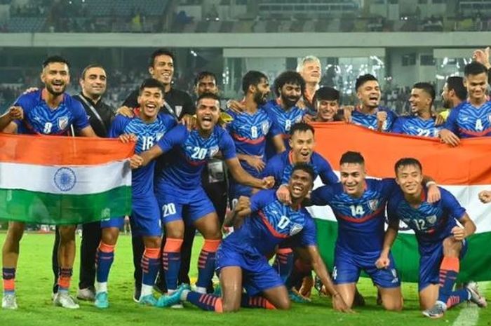 Para pemain Timnas India merayakan keberhasilan mereka lolos ke putaran final Piala Asia 2023.
