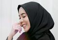 Fitri Tropica Tampil Berhijab dengan Paduan Tenun Khas Kalimantan, Kepoin yuk!