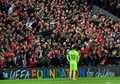 Video - Fan Liverpool dan Barcelona Kompak Nyanyi Lagu You'll Never Walk Alone di Anfield