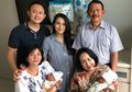 Berpakaian Adat Bali, Anak Kembar Kadek Devi Tampil Menggemaskan