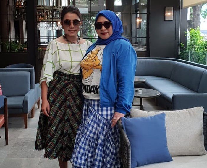 Melly Goeslaw dan Mayangsari teman satu arisan