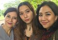 Jadi Istri Pejabat, Intip Pesona Ibunda Sherina yang Tengah Berulang Tahun!