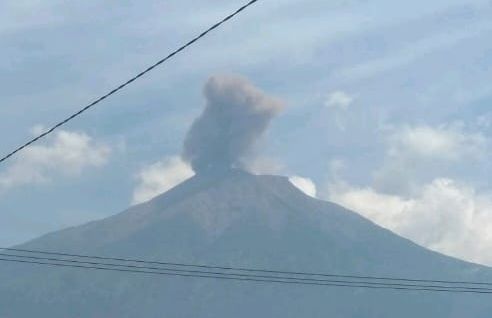 Gunung Kerinci erupsi