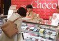 Meski Tolak Tradisi Jadul, Cewek-cewek Jepang Tetap Beli Cokelat Pas Valentine
