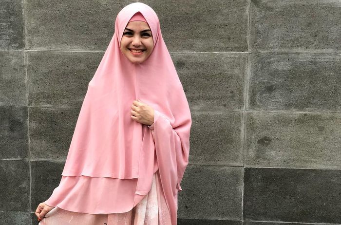Penampilan Nadya Almira setelah berhijrah
