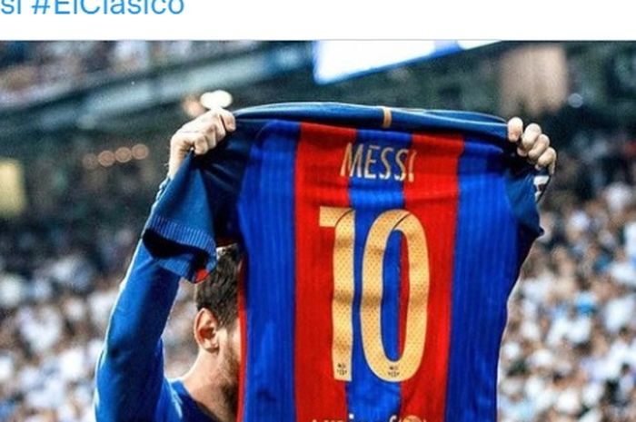 Mantan megabintang Barcelona, Lionel Messi, ketika melakukan selebrasi ikonik di laga melawan Real Madrid di Stadion Santiago Bernabeu pada 24 April 2017. 