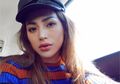 Trik Membuat Sentuhan Edgy Pada Busana Kasual ala Jessica Iskandar