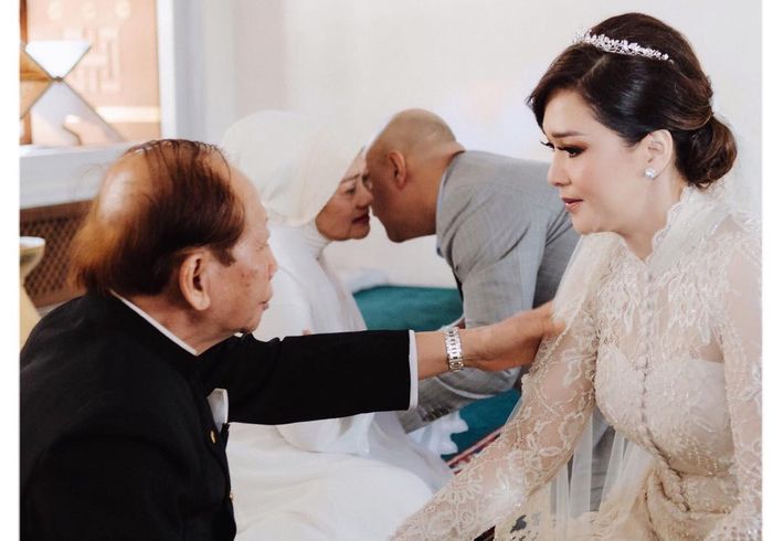 Harjono Sigit dan putrinya Maia Estianty tak kuat menahan haru hingga menangis dan harus mengulang i