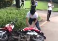 Abaikan Jerit Tangis Sang Kekasih, Pemuda yang Rusak Motor Pacarnya Berulah Lagi dengan Membakar STNK