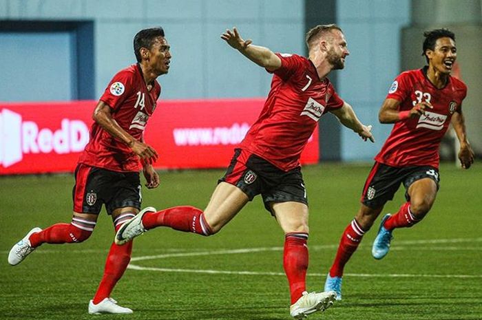 Para pemain Bali United merayakan gol yang dicetak Melvin Platje ke gawang Tampines Rovers pada Kualifikasi Liga Champions Asia 2020.