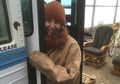 Ajaib! Cewek Ini Berhasil Menyulap Bus Tua Jadi Rumah Yang Keren