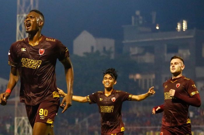 Penyerang PSM Makassar, Amido Balde merayakn golnya ke gawang Persela Lamongan, MInggu (1/9/2019)