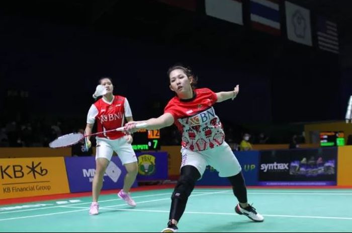 Pasangan ganda putri Indonesia, Lanny Tria Mayasari/Ribka Sugiarto pada pertandingan babak 16 besar  KB Financial Group Indonesia Masters 2022, Kamis (20/10/2022)