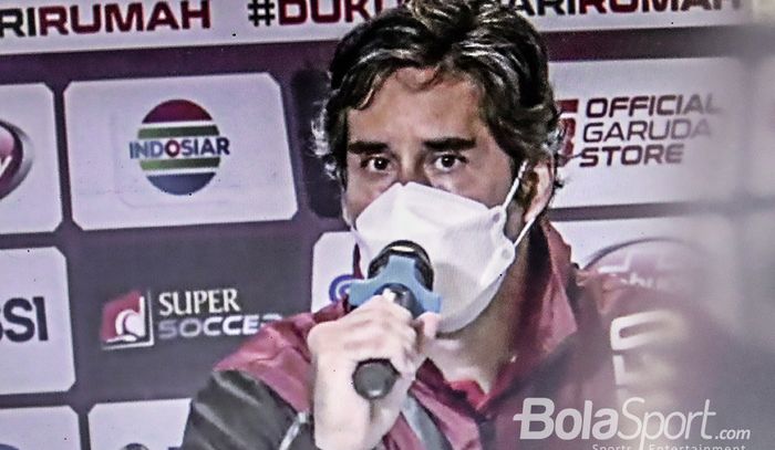 Pelatih Bali United, Stefano Cugurra Teco, sedang memberikan keterangan kepada awak media seusai uji coba melawan timnas U-22 Indonesia, 5 Maret 2021.(Foto Virtual)